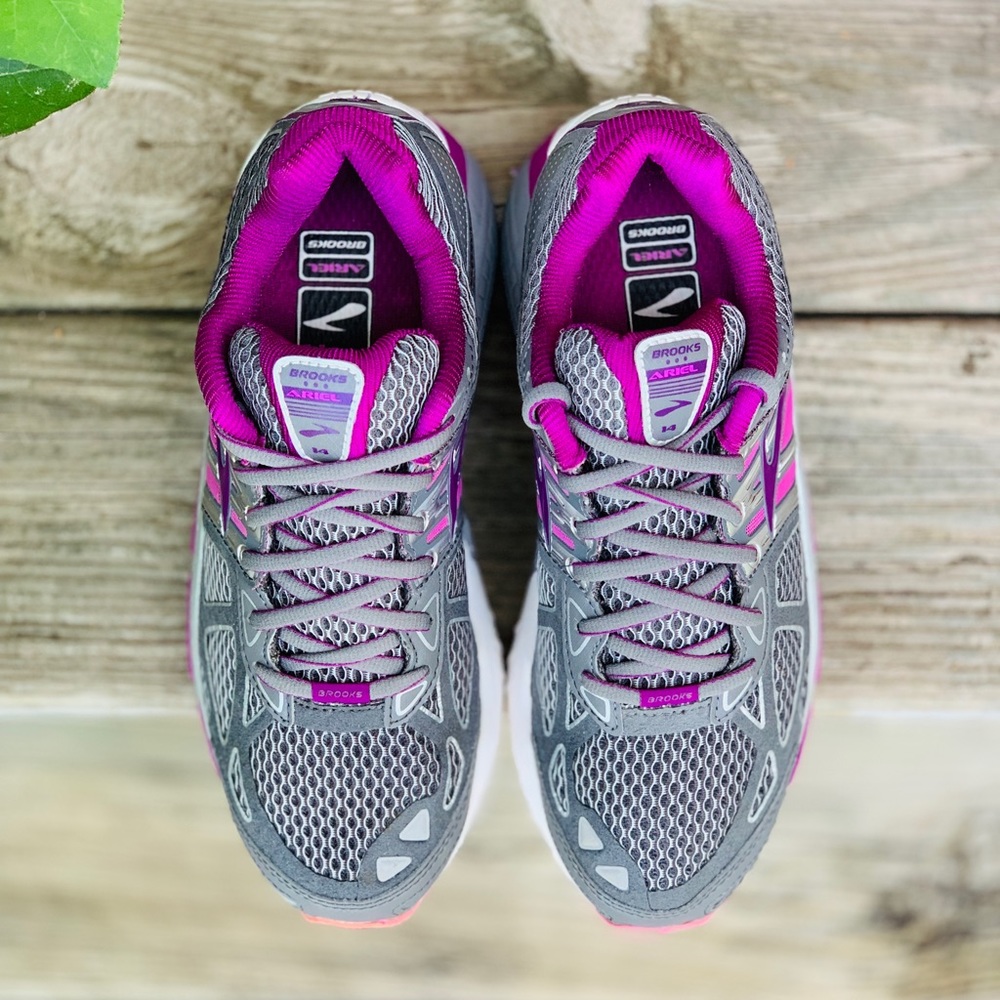 ββSOLDββ Brooks Running ππ½ββοΈ Shoe - Picture 2 of 5